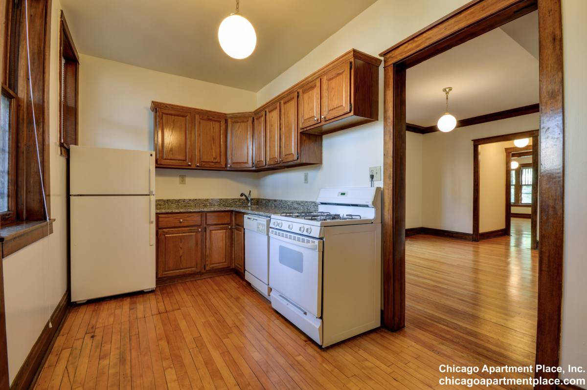 Apartment for rent at 1340 W Waveland Ave #2, Chicago, IL 60613