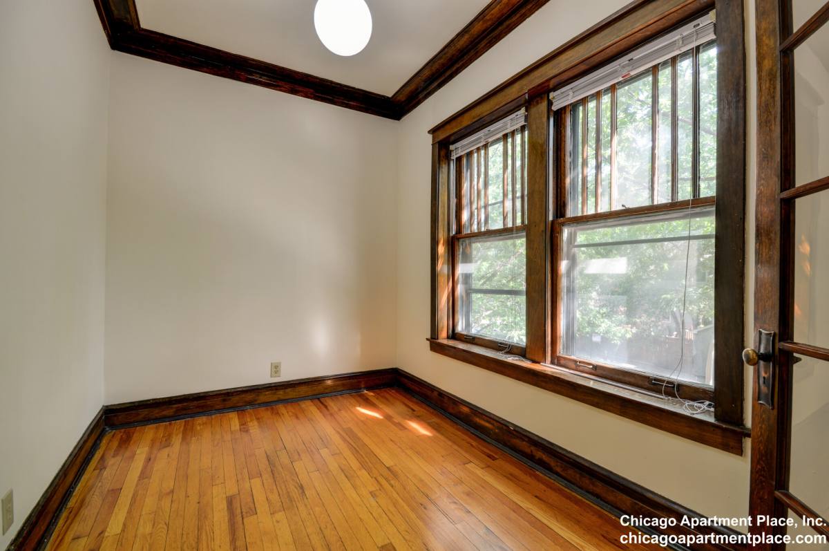 Apartment for rent at 1340 W Waveland Ave #2, Chicago, IL 60613