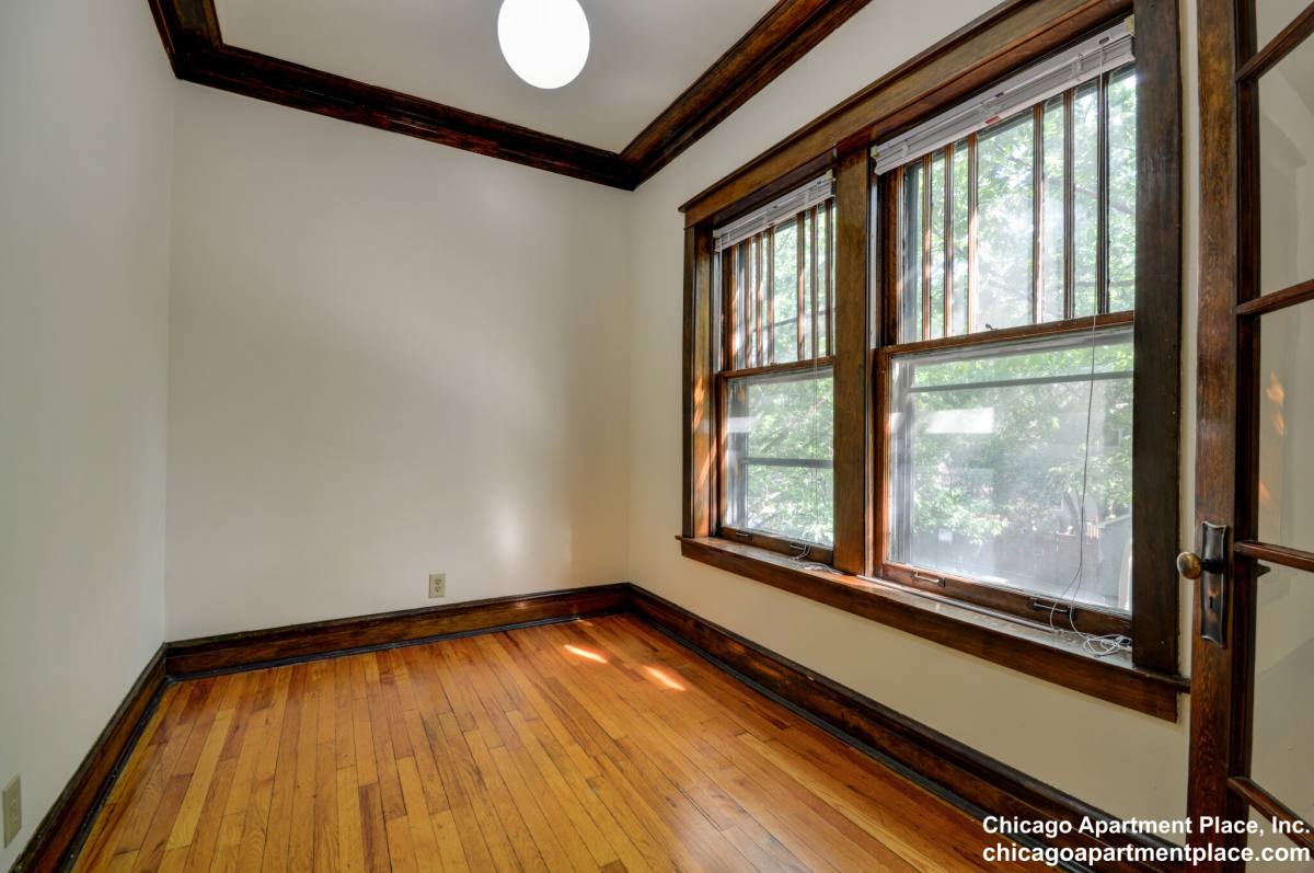 Apartment for rent at 1340 W Waveland Ave #2, Chicago, IL 60613