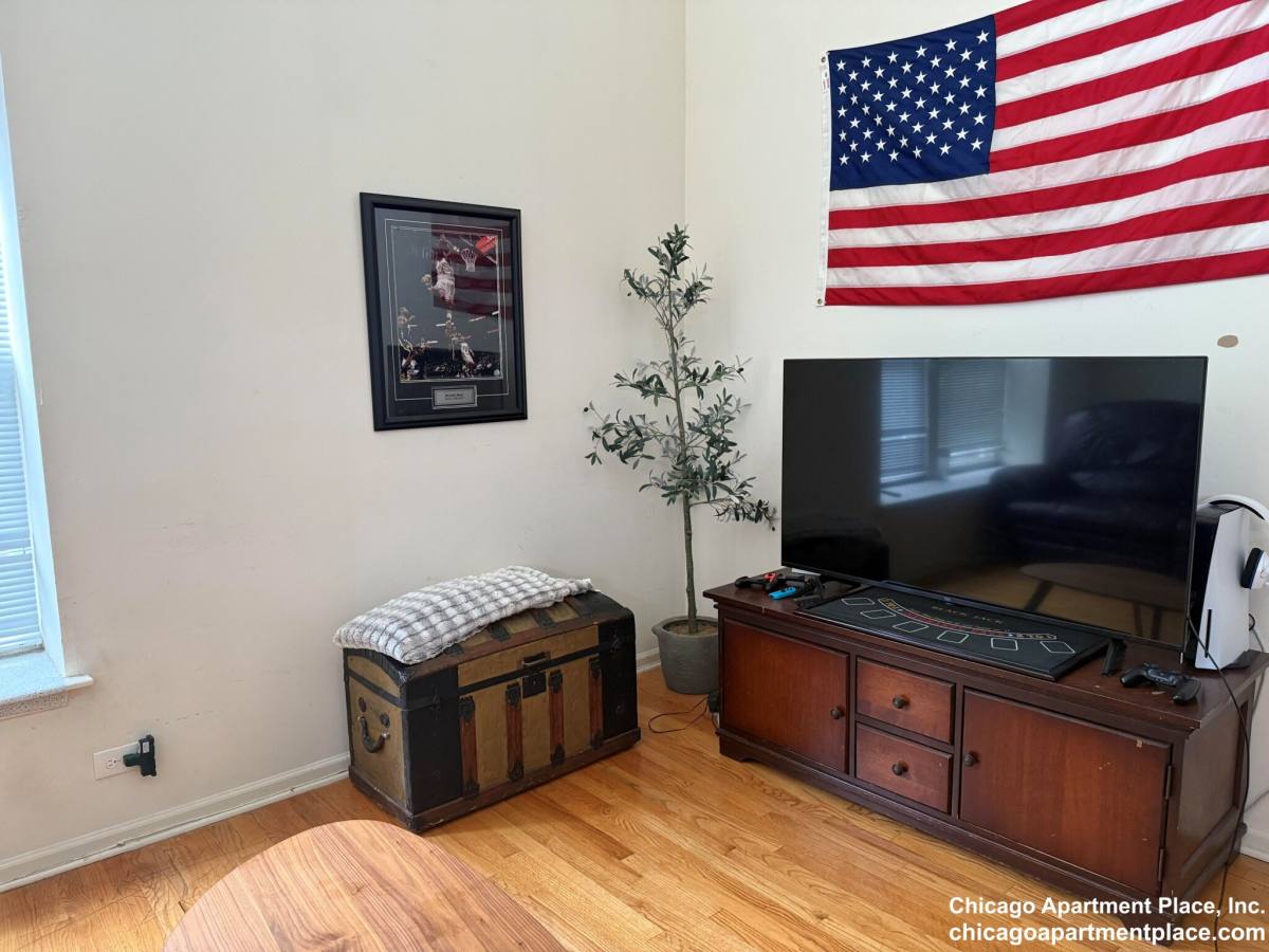 Apartment for rent at 3257 N Sheffield Ave #201, Chicago, IL 60657
