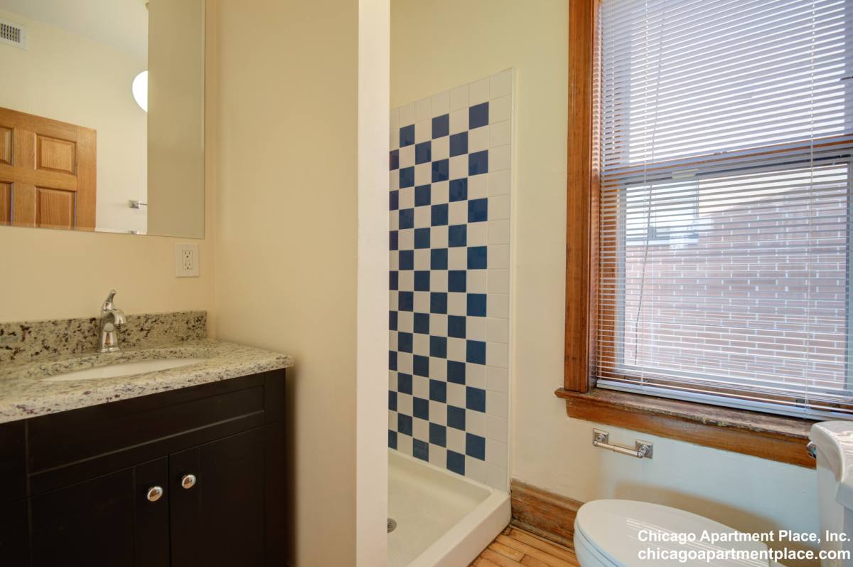 Apartment for rent at 848 W Waveland #3, Chicago, IL 60613