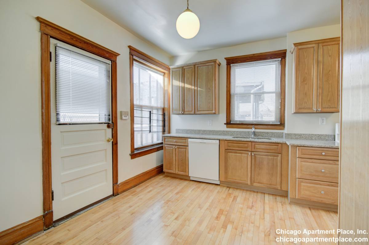 Apartment for rent at 848 W Waveland #3, Chicago, IL 60613