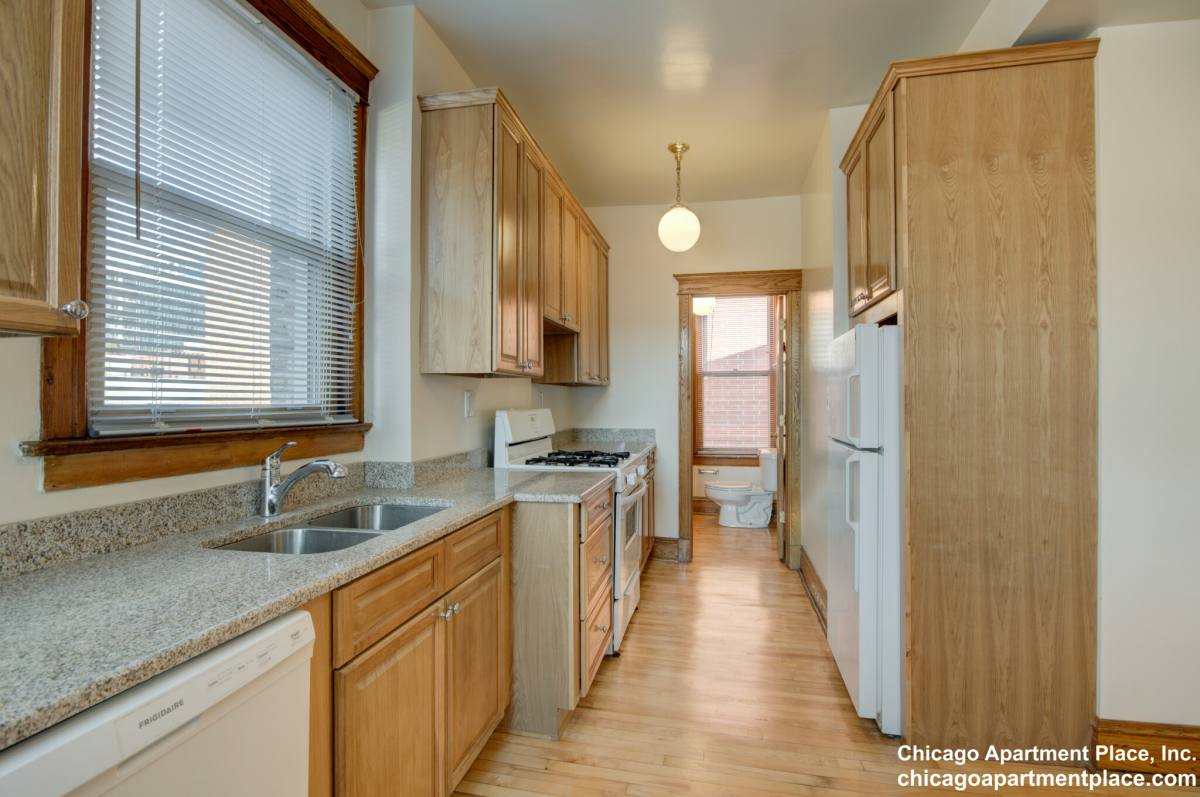 Apartment for rent at 848 W Waveland #3, Chicago, IL 60613