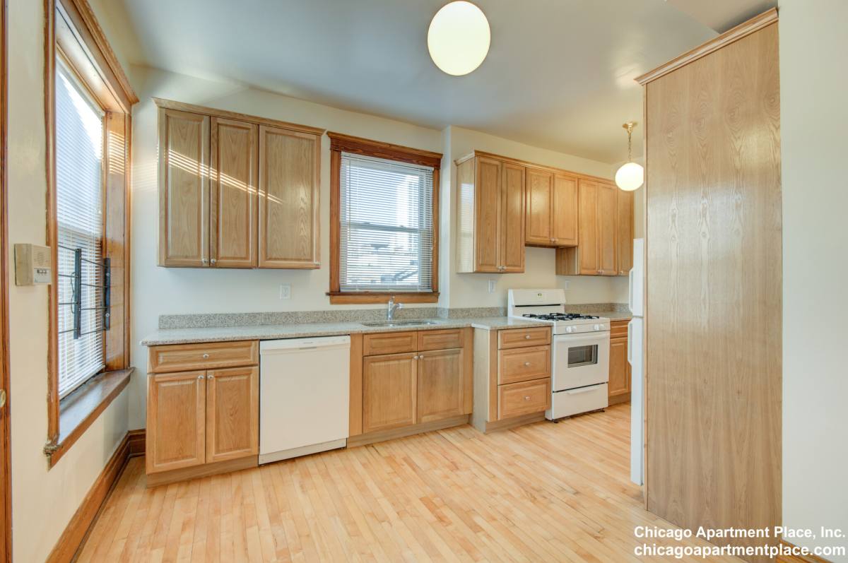 Apartment for rent at 848 W Waveland #3, Chicago, IL 60613