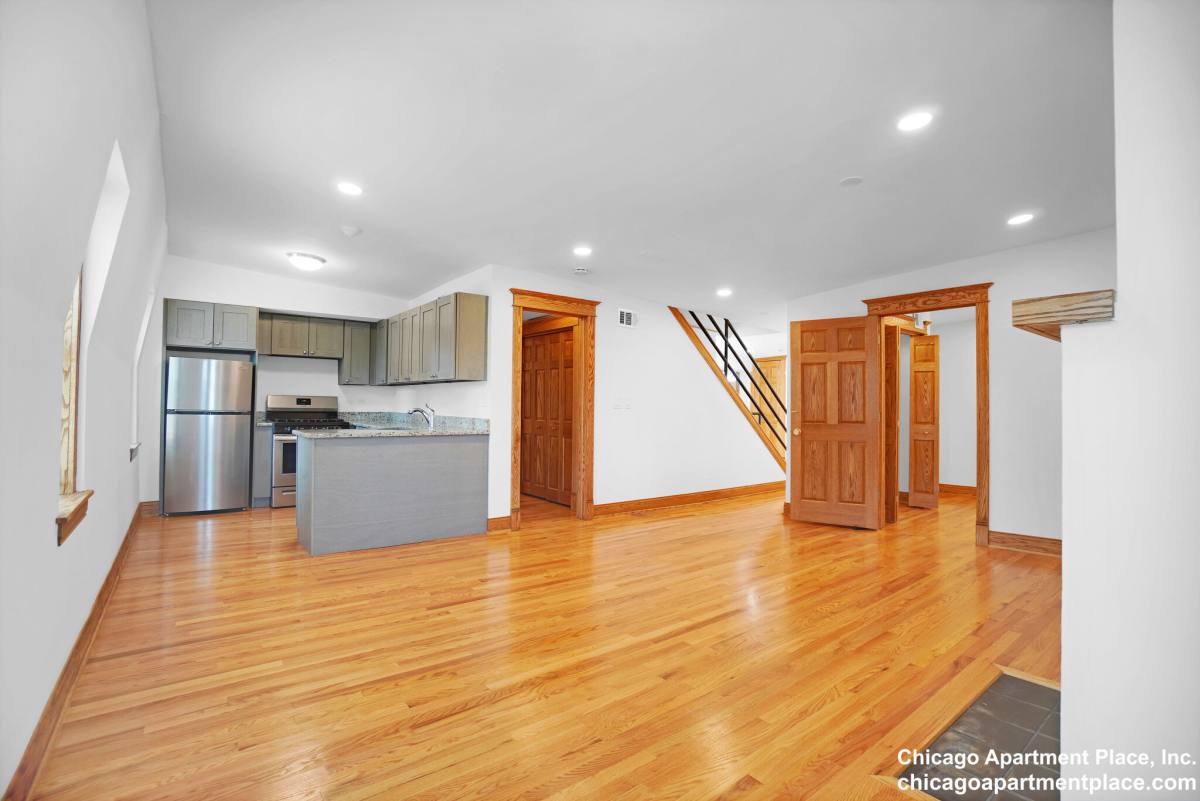 Apartment for rent at 611 W Briar #302, Chicago, IL 60657
