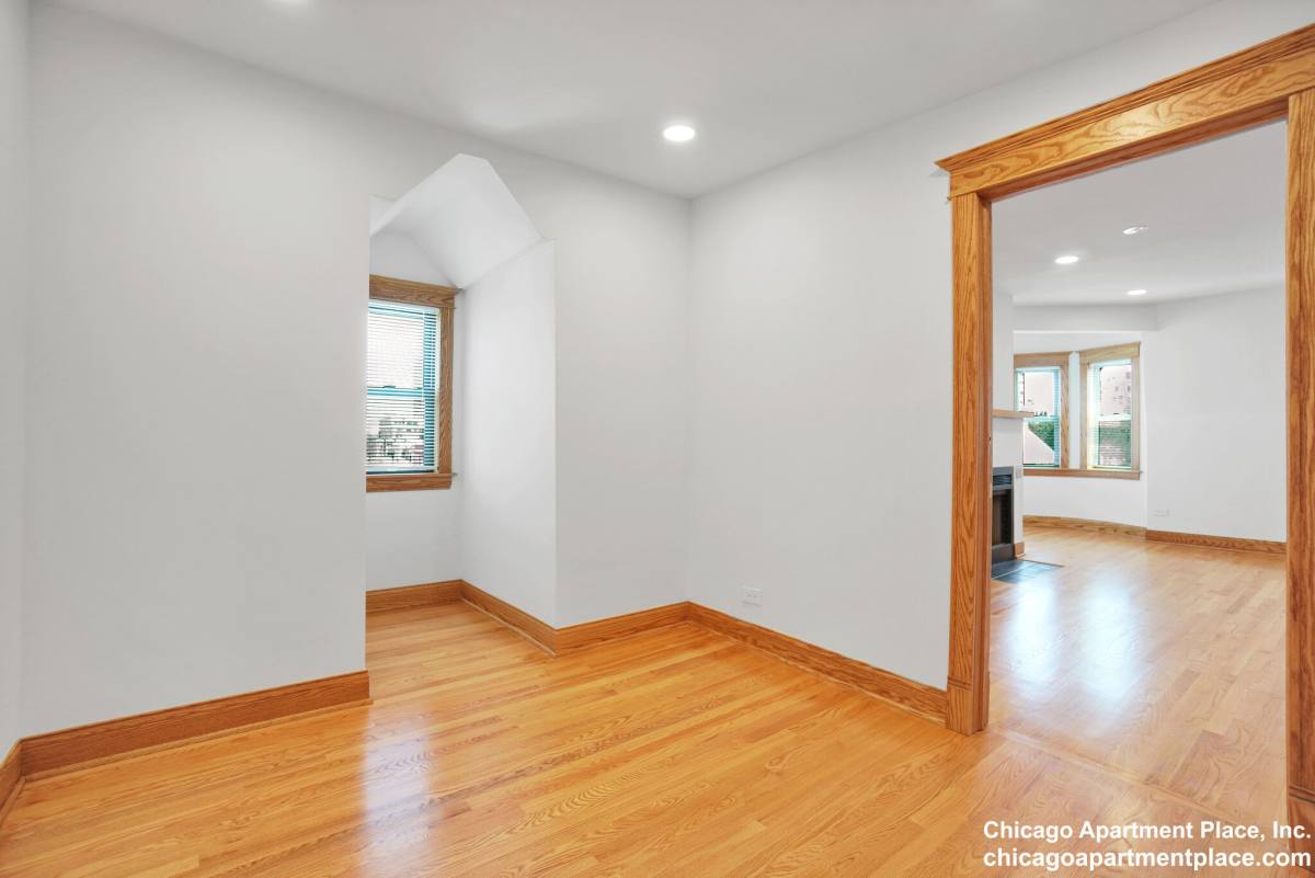 Apartment for rent at 611 W Briar #302, Chicago, IL 60657