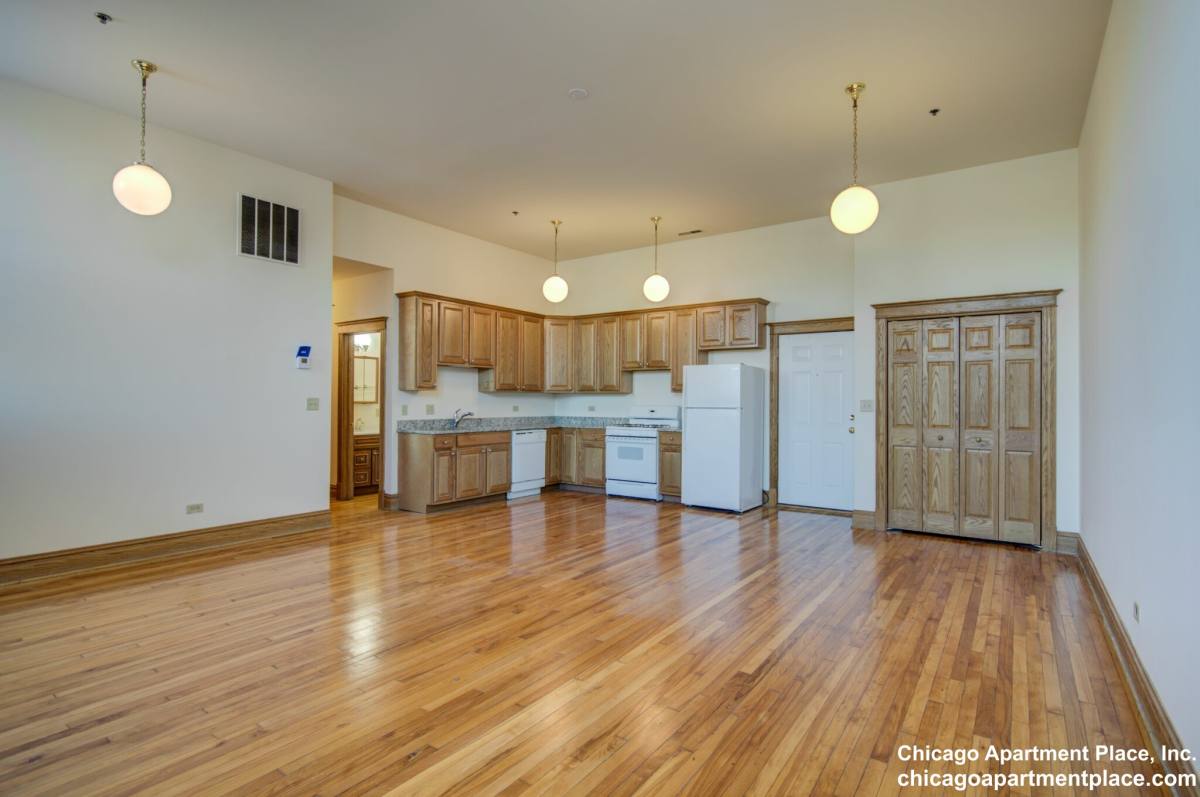 Apartment for rent at 1808 W Patterson #2A, Chicago, IL 60613