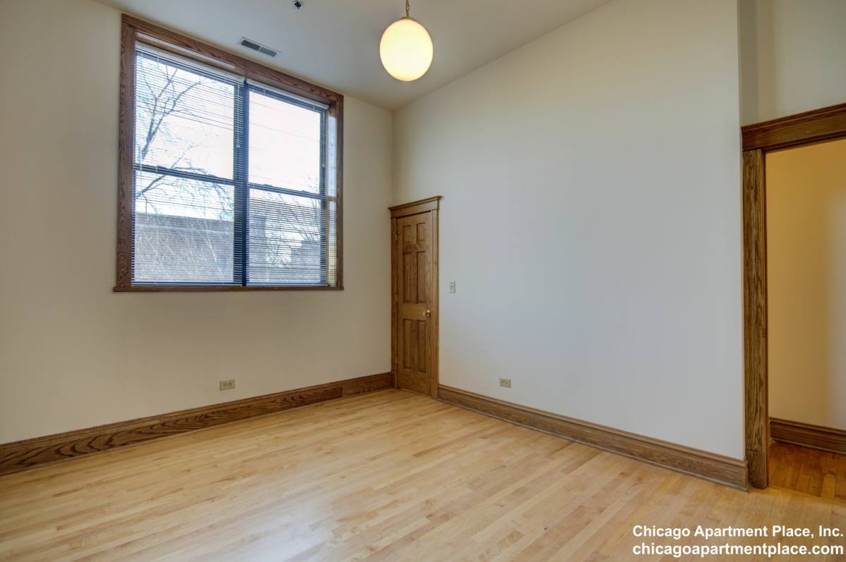 Apartment for rent at 1808 W Patterson #2A, Chicago, IL 60613