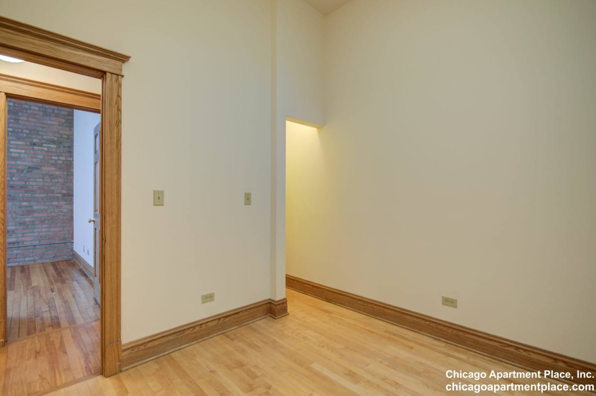 Apartment for rent at 1808 W Patterson #2A, Chicago, IL 60613