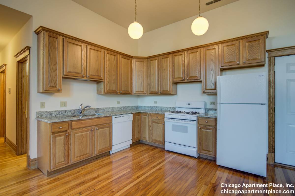 Apartment for rent at 1808 W Patterson #2A, Chicago, IL 60613