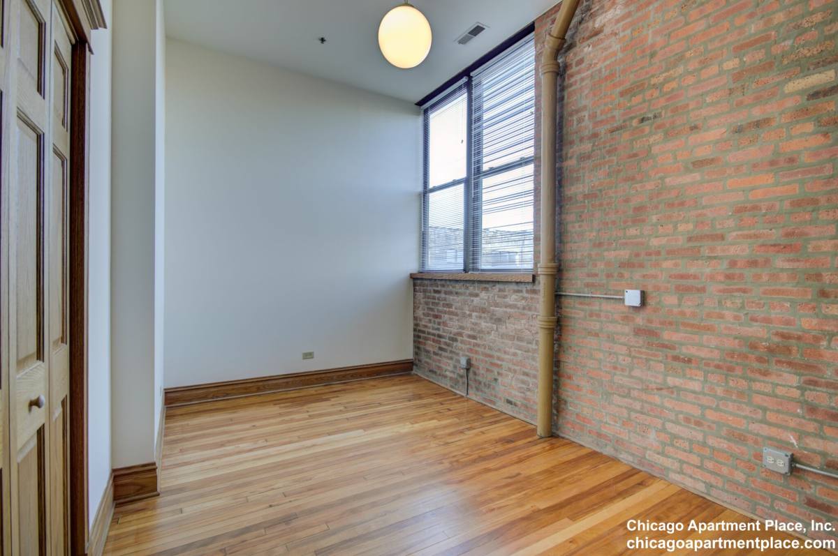 Apartment for rent at 1808 W Patterson #2A, Chicago, IL 60613