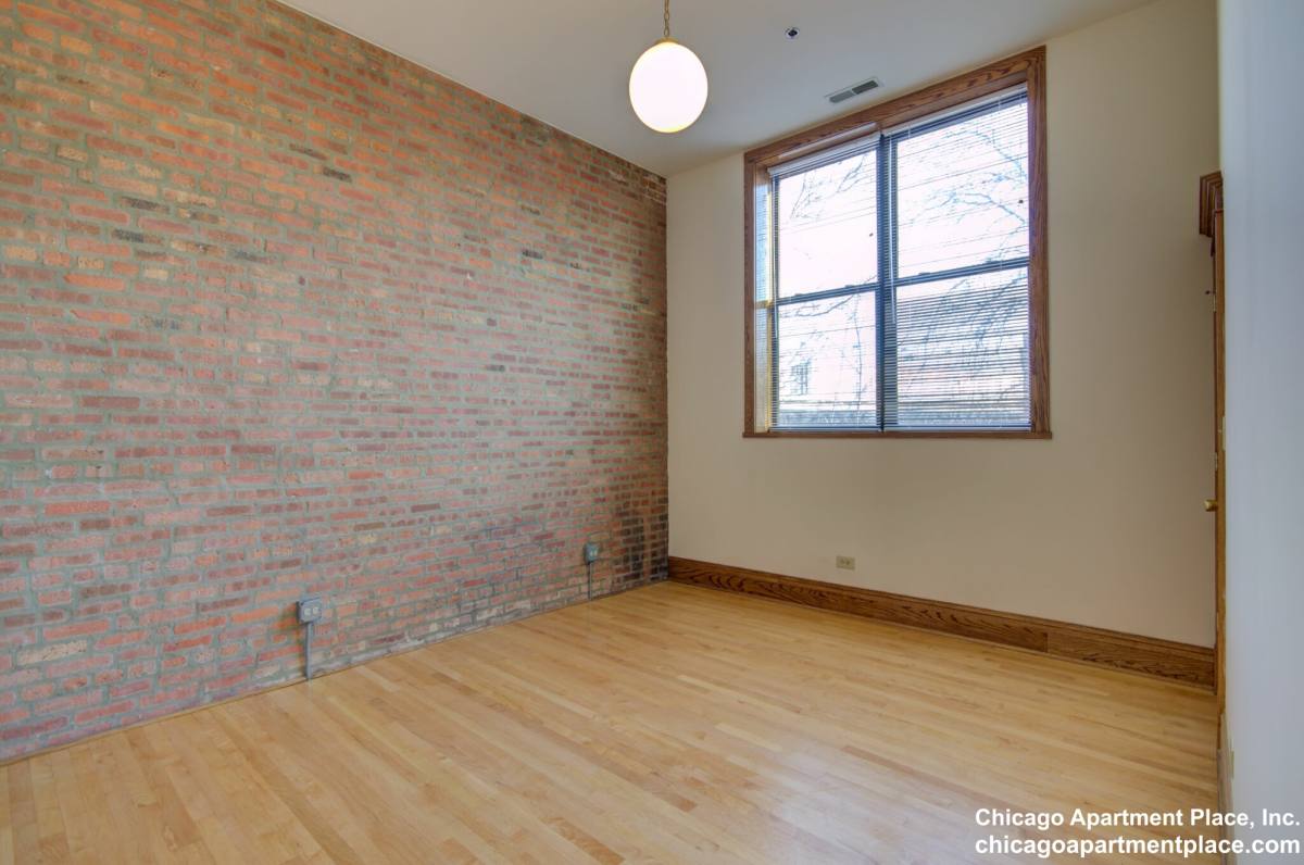 Apartment for rent at 1808 W Patterson #2A, Chicago, IL 60613