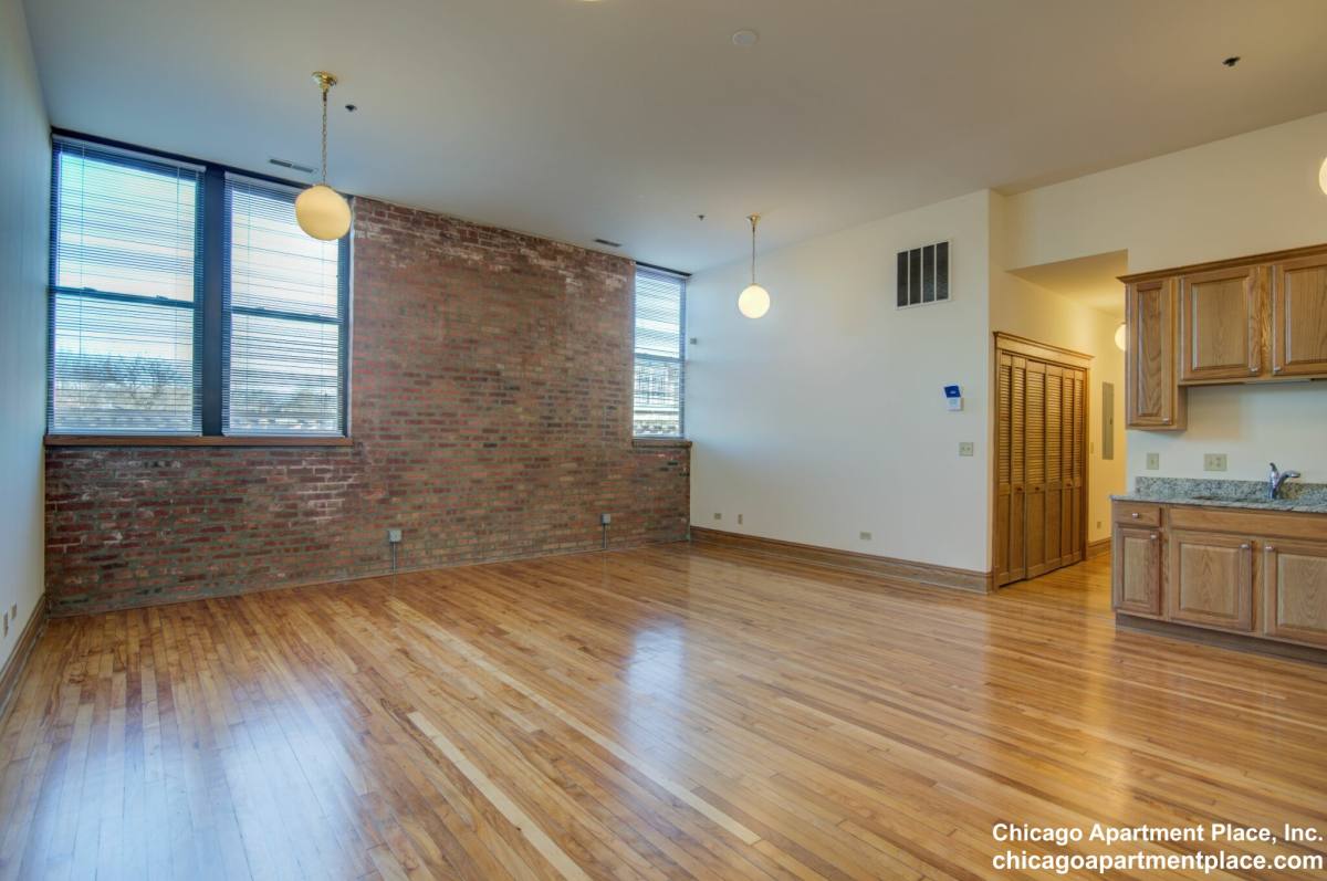 Apartment for rent at 1808 W Patterson #2A, Chicago, IL 60613