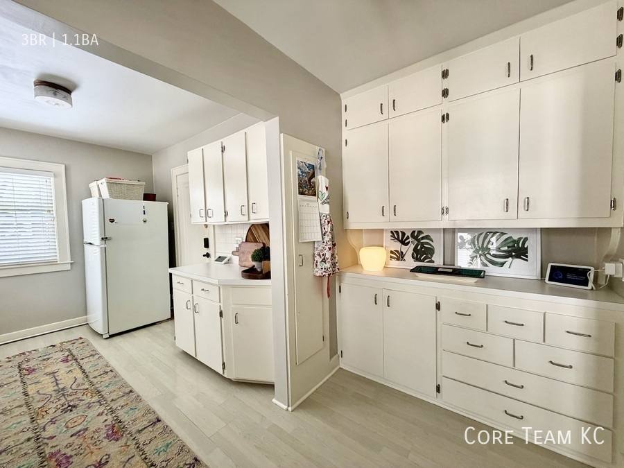 Apartment for rent at 4819 Jarboe St #TOP Floor, Kansas City, MO 64112