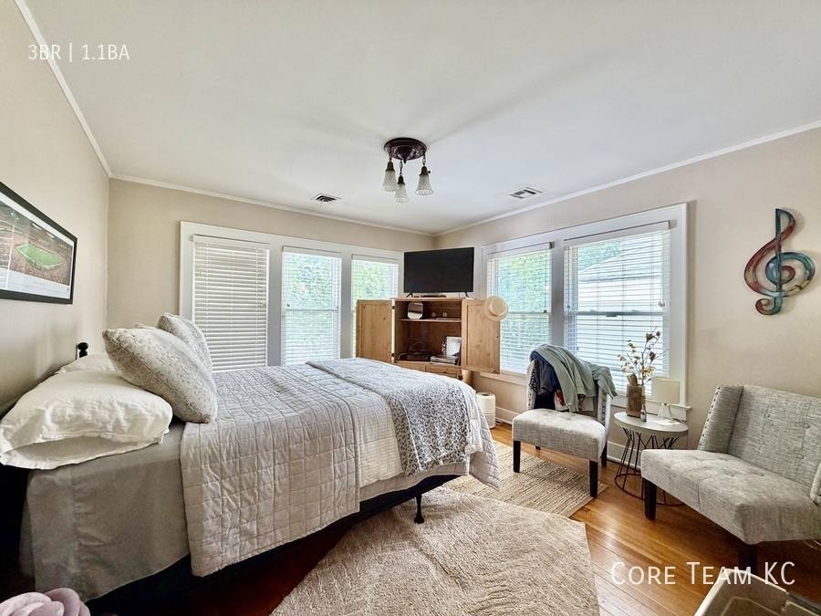 Apartment for rent at 4819 Jarboe St #TOP Floor, Kansas City, MO 64112