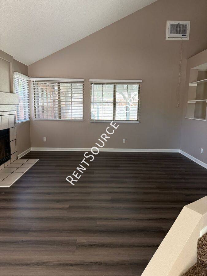 House for rent at 37707 57th St E, Palmdale, CA 93552