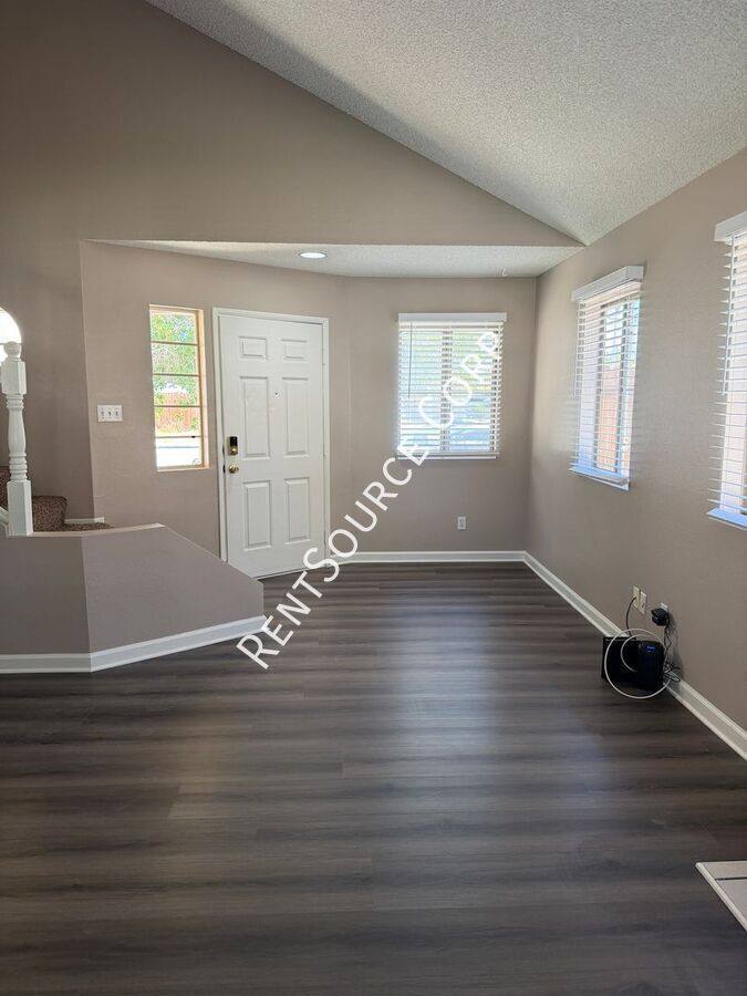 House for rent at 37707 57th St E, Palmdale, CA 93552