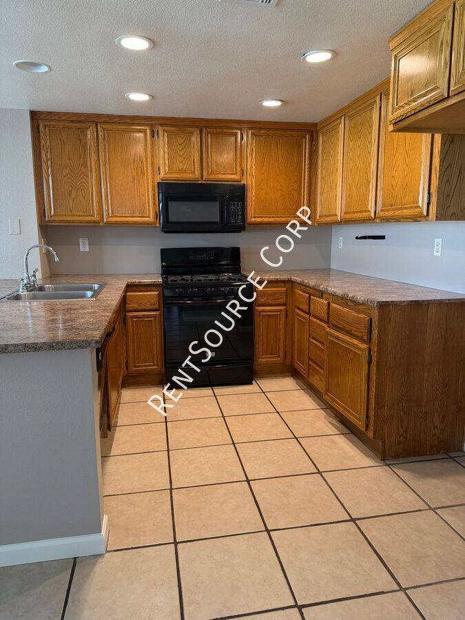 House for rent at 37707 57th St E, Palmdale, CA 93552