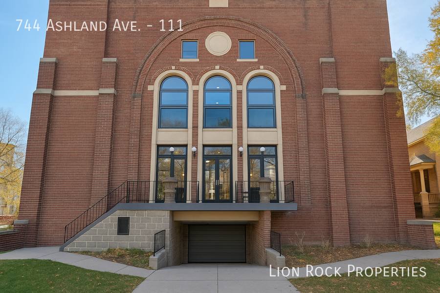 Apartment for rent at 744 Ashland Ave #111, Saint Paul, MN 55104