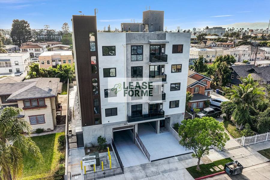 Apartment for rent at 1538 S Wilton Place #503, Los Angeles, CA 90019