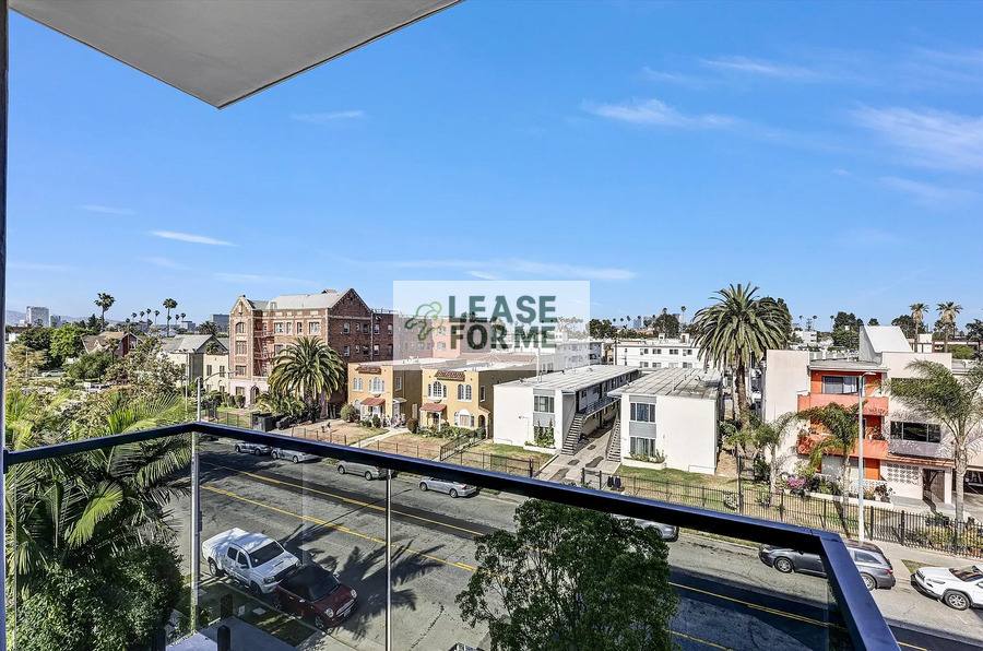 Apartment for rent at 1538 S Wilton Place #503, Los Angeles, CA 90019