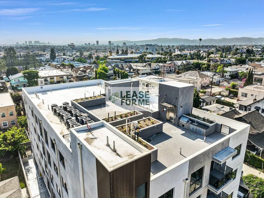 Apartment for rent at 1538 S Wilton Place #503, Los Angeles, CA 90019