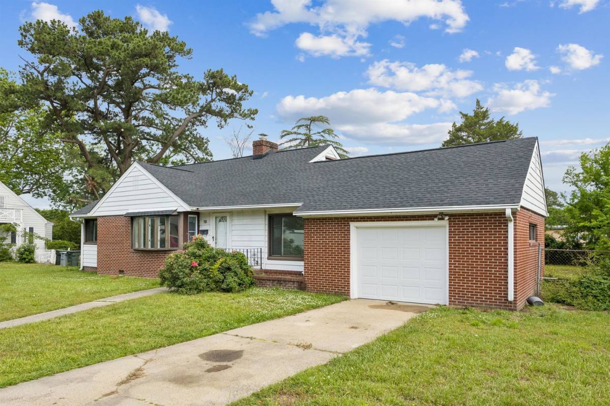 House for rent at 19 Magnolia Place, Hampton, VA 23669