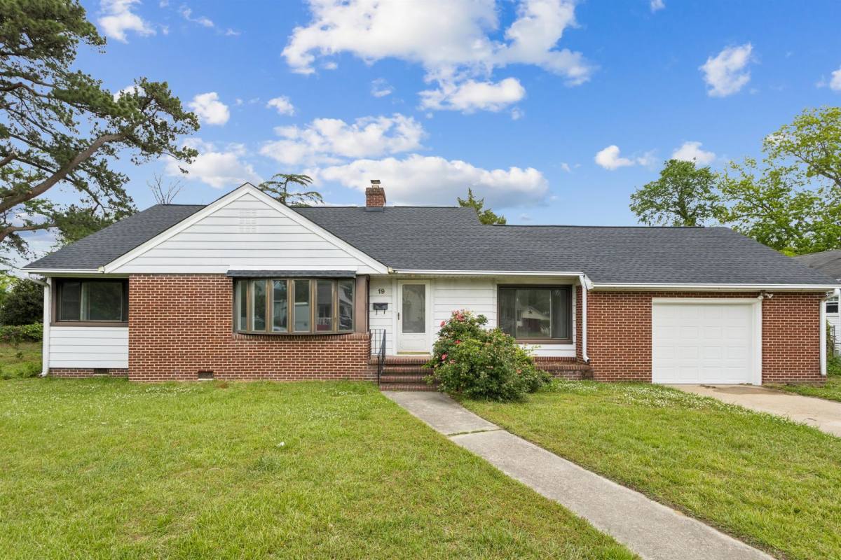 House for rent at 19 Magnolia Place, Hampton, VA 23669