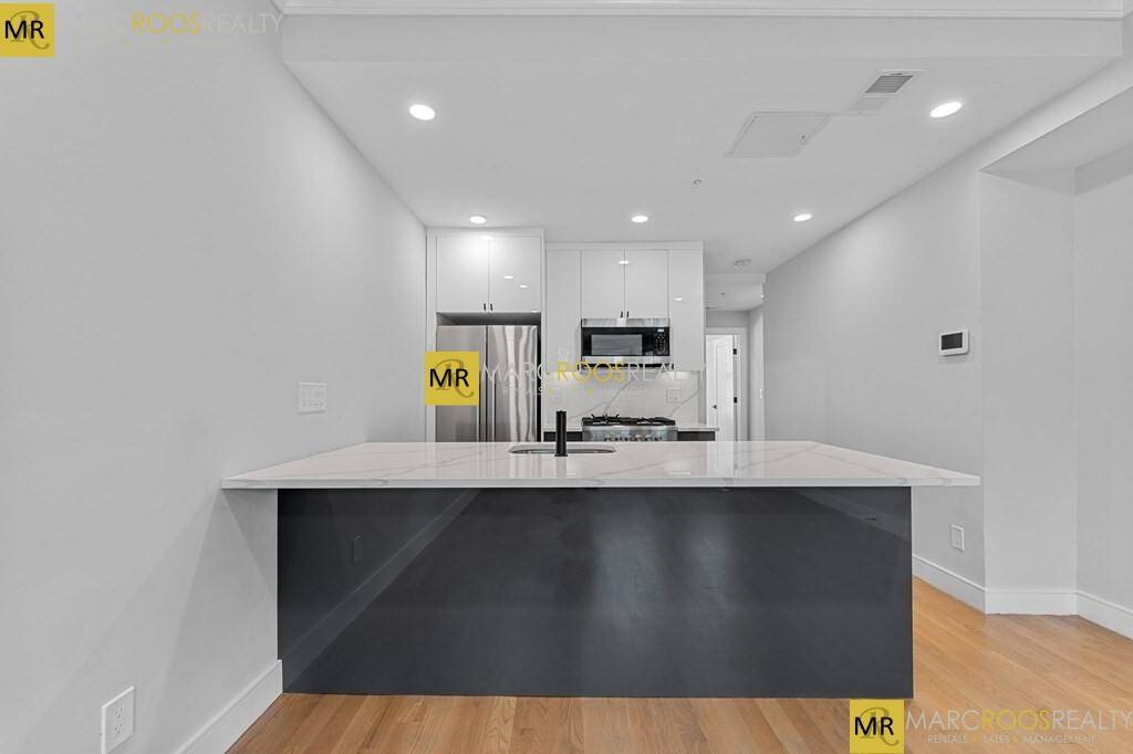 Apartment for rent at 535 Newbury St #1, Boston, MA 02215