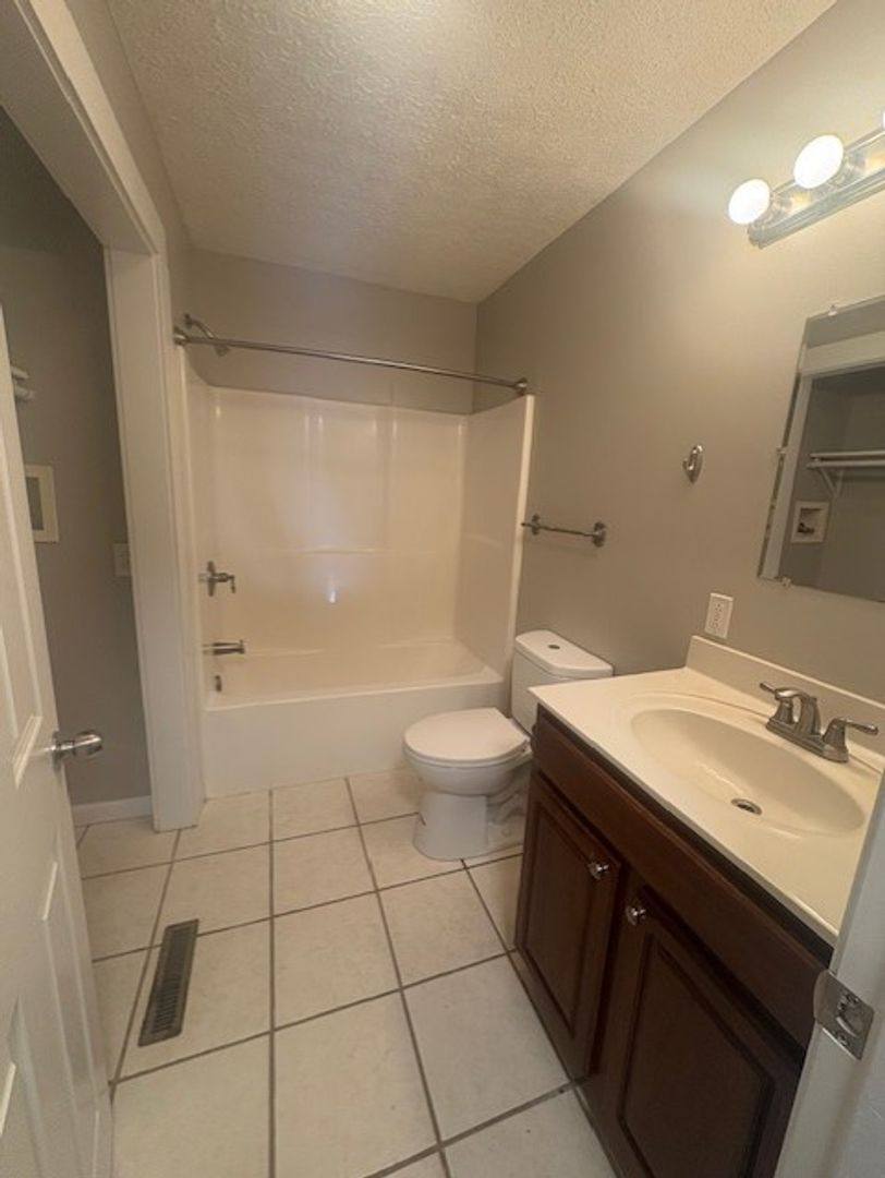 Apartment for rent at 19482 Midwest Circle, Abingdon, VA 24211