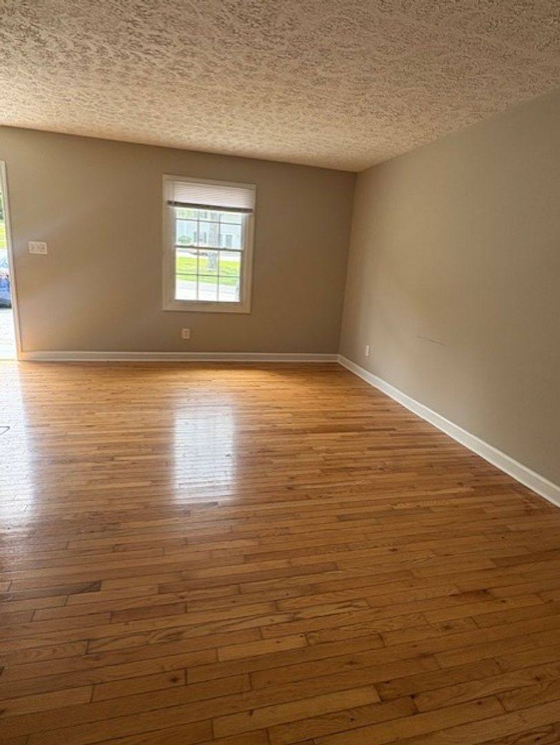 Apartment for rent at 19482 Midwest Circle, Abingdon, VA 24211
