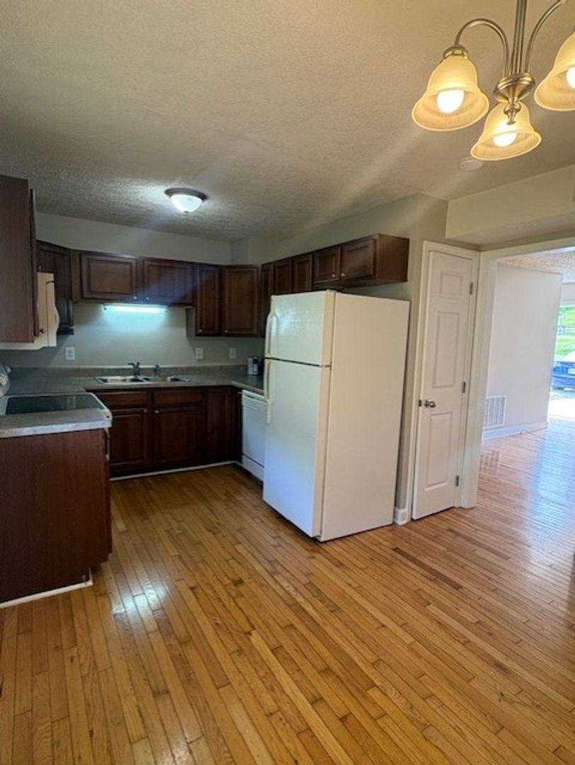 Apartment for rent at 19482 Midwest Circle, Abingdon, VA 24211