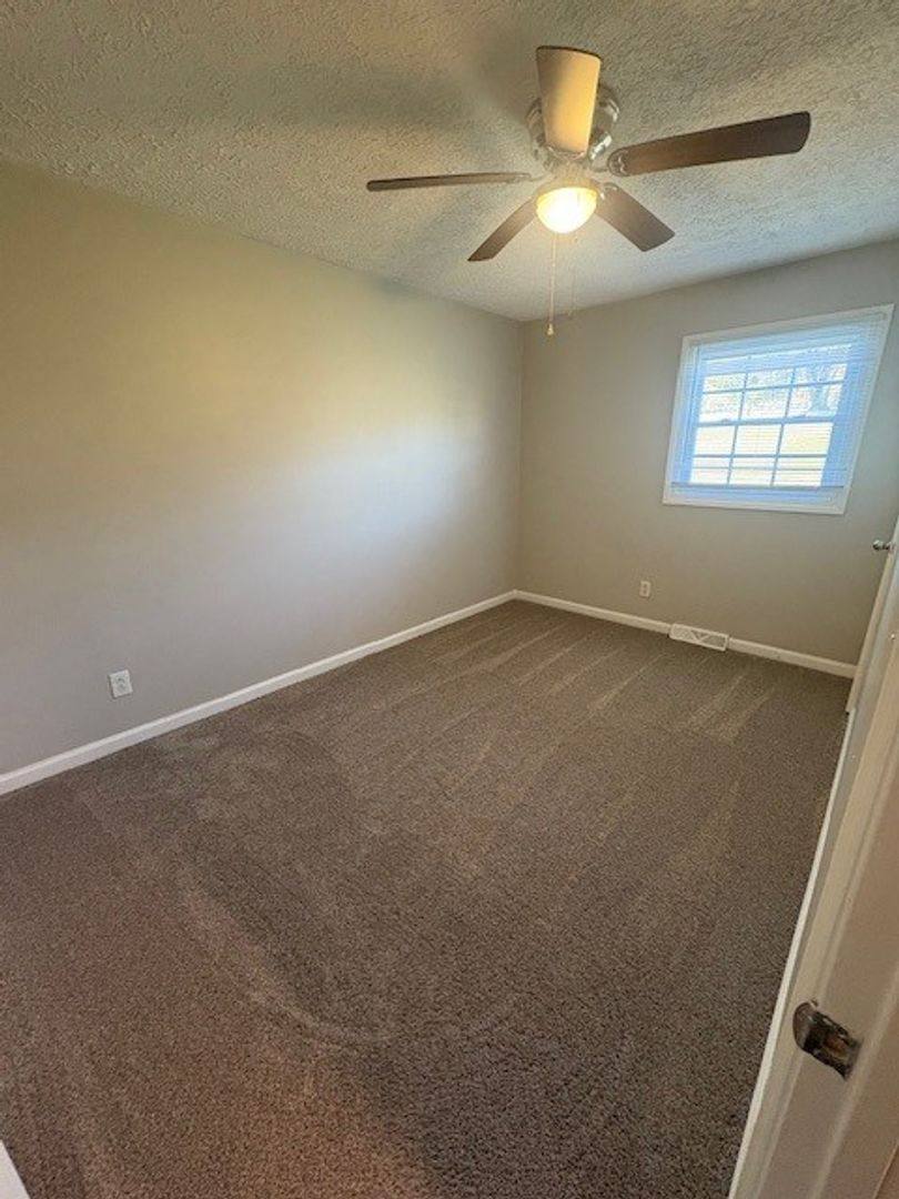Apartment for rent at 19482 Midwest Circle, Abingdon, VA 24211