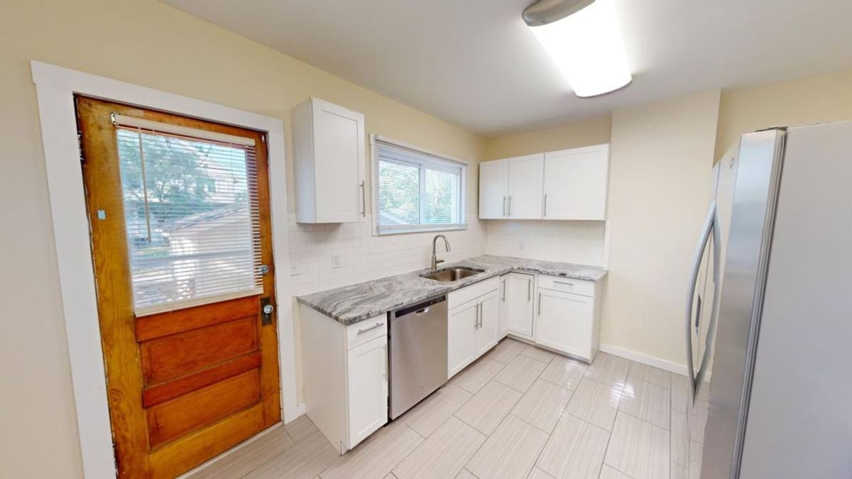 Apartment for rent at 137 Crestview Rd, Columbus, OH 43202