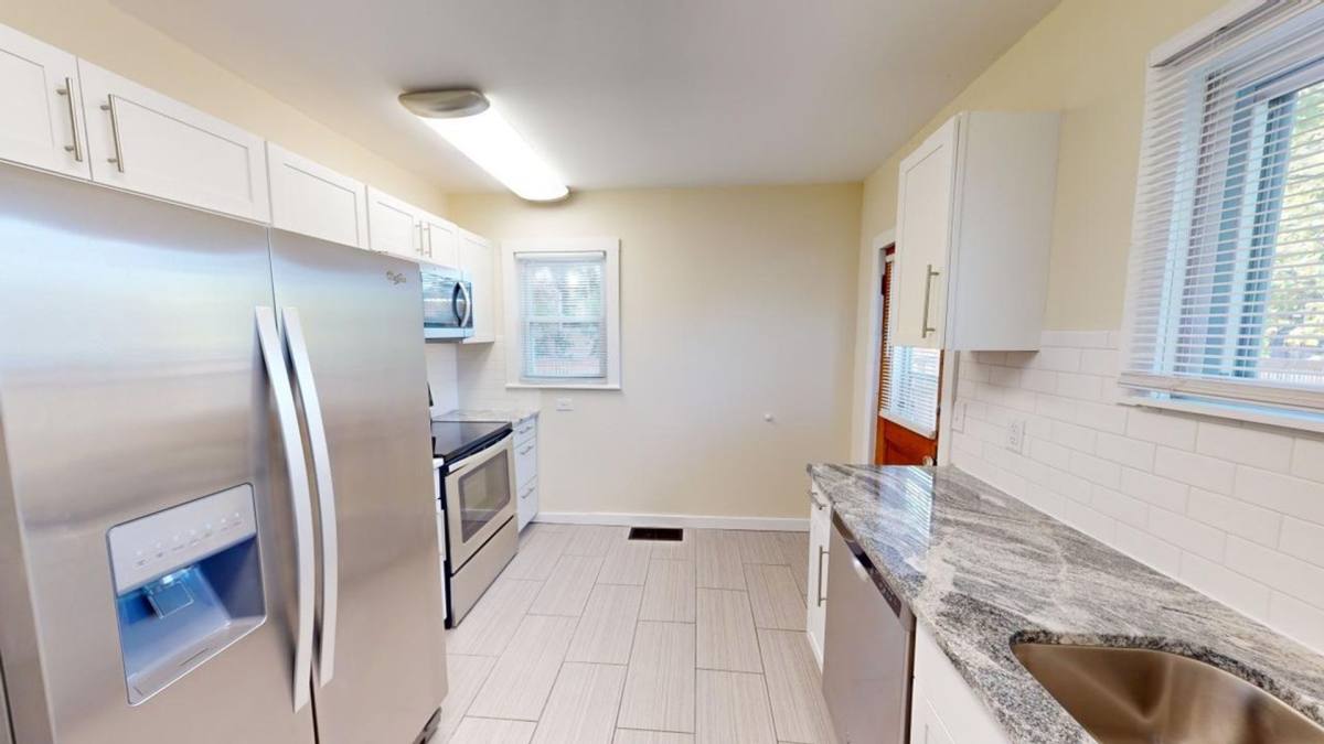 Apartment for rent at 137 Crestview Rd, Columbus, OH 43202
