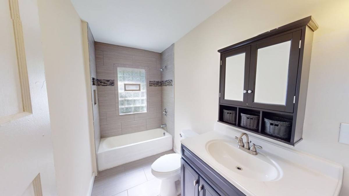 Apartment for rent at 137 Crestview Rd, Columbus, OH 43202