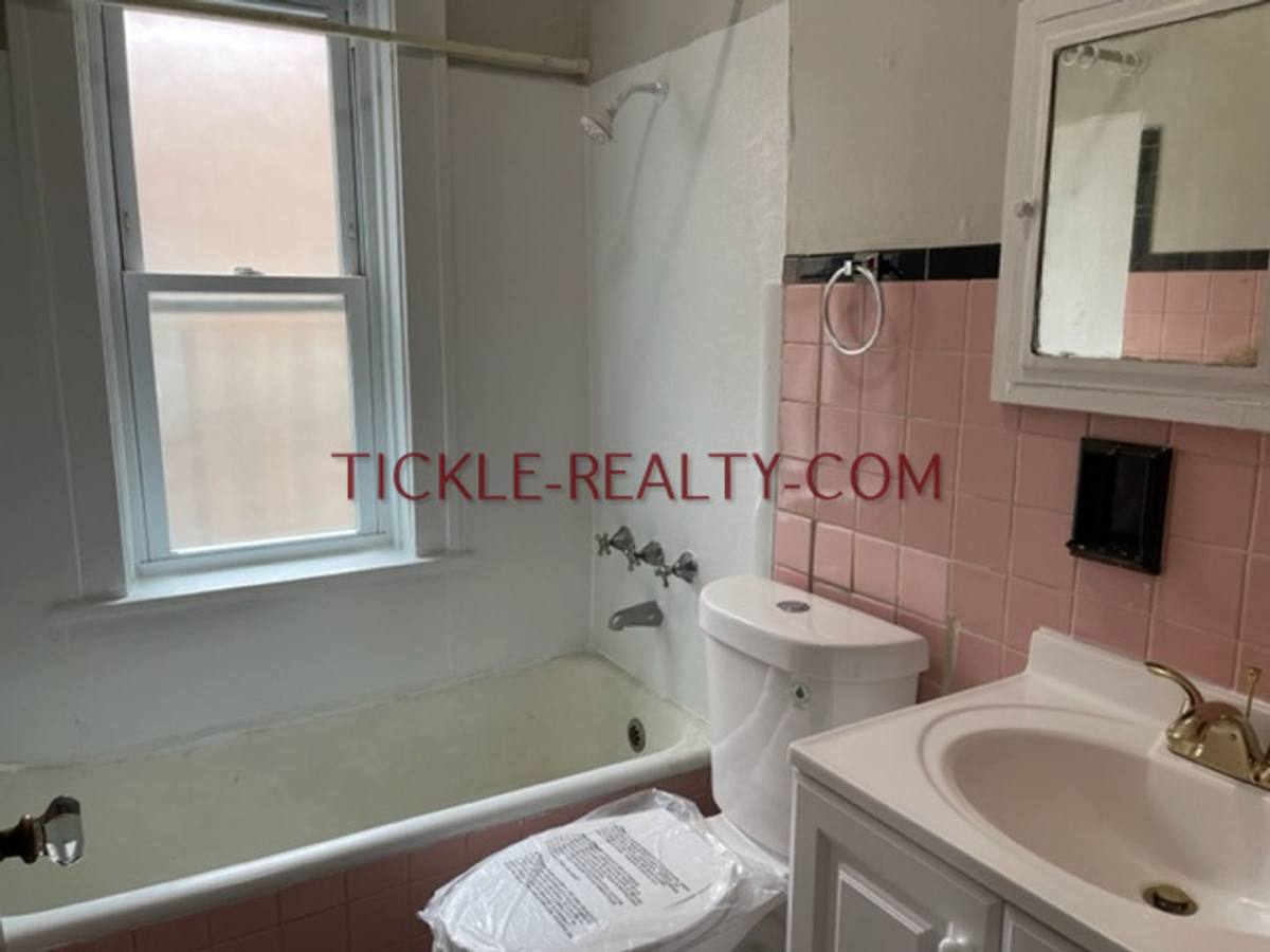 Apartment for rent at 15 Harwood St, Rochester, NY 14620