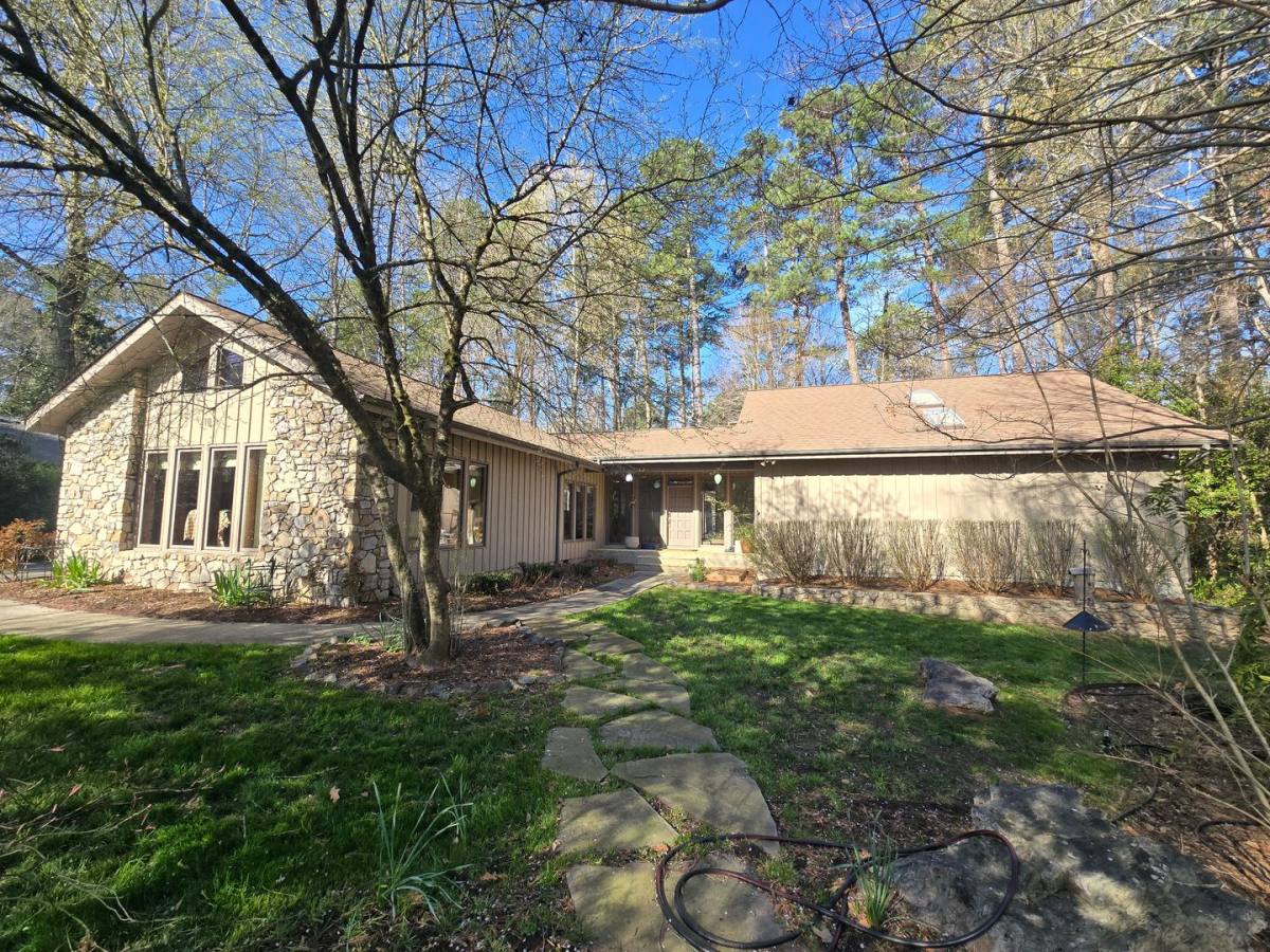 House for rent at 10 Kendall Dr, Chapel Hill, NC 27517