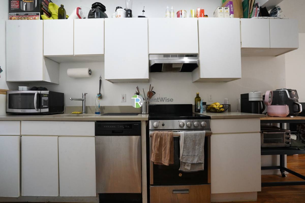 Apartment for rent at 6 Cleveland Place #8, Boston, MA 02113