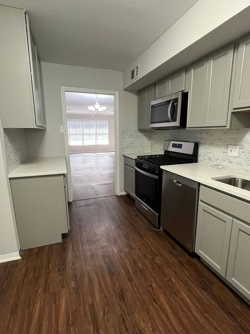 Apartment for rent at 616 Broadmoor, Chesterfield, MO 63017