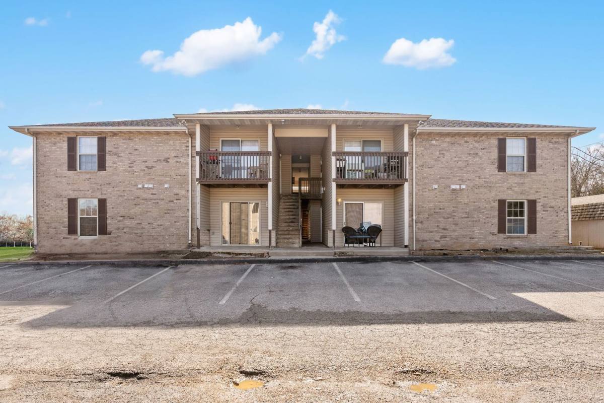 Apartment for rent at 2009 Southfork Dr, Ozark, MO 65721