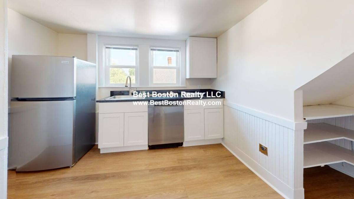 House for rent at 107 Warren St #2, Arlington, MA 02474
