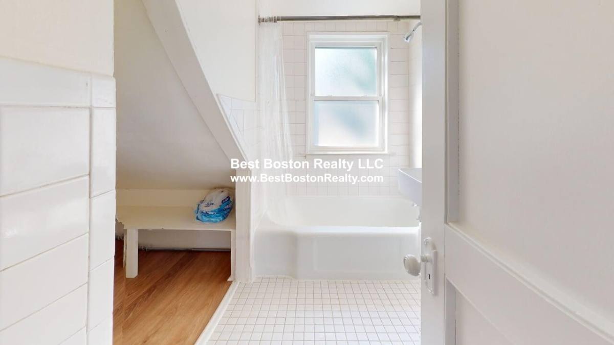 House for rent at 107 Warren St #2, Arlington, MA 02474
