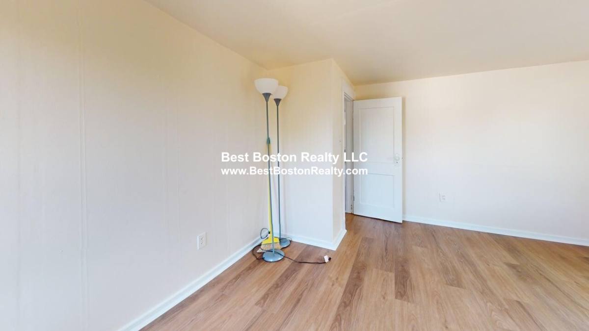 House for rent at 107 Warren St #2, Arlington, MA 02474