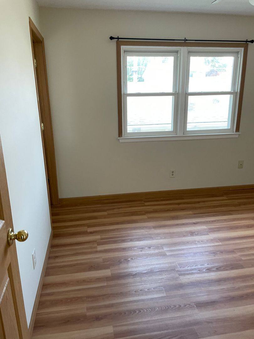 Townhouse for rent at 458 S 14th St, Le Claire, IA 52753