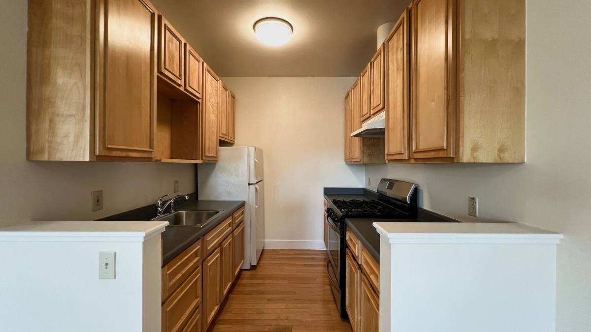 Apartment for rent at 655 40th St, Oakland, CA 94609