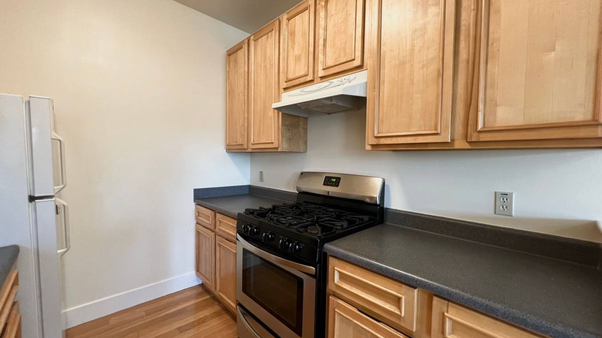 Apartment for rent at 655 40th St, Oakland, CA 94609