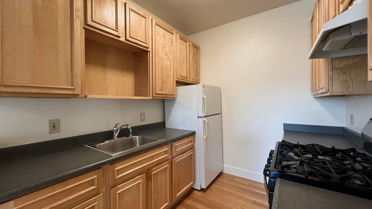 Apartment for rent at 655 40th St, Oakland, CA 94609