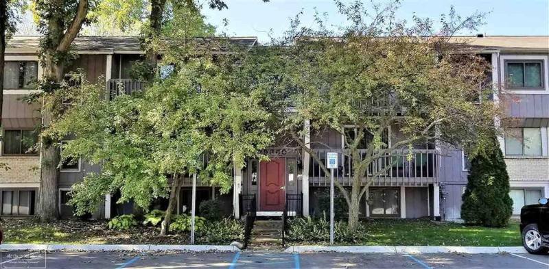 Condo for rent at 29860 W 12 Mile, Farmington, MI 48334