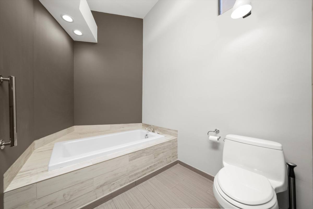 Apartment for rent at 300 N Ogden #202, Chicago, IL 60607